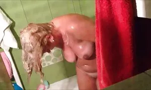 دختران اجرا به حمام. فیلم سکسی برادر و خواهر