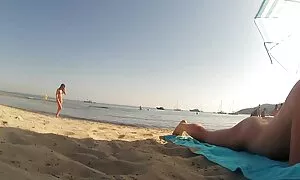 پسر مادر من سرخ سکس خواهر وبرادر شده در کنار او.