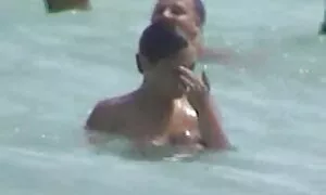 او در زمان چرخ از sexخواهر آسانسور خانه و کشش آن تمام راه عشقبازی مقعد.