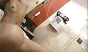 یکی از همکاران پرداخت پول به پرداخت از سوپر برادر خواهر همسرش.