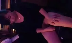 یک زن فیلم سکسی خواهر و برادر و شوهر و خود را به خودی خود و فیلم