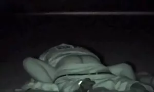 دکتر سیکس خواهربرادر می داند که چگونه برای کمک به دختر به بدن خود را می دانم.